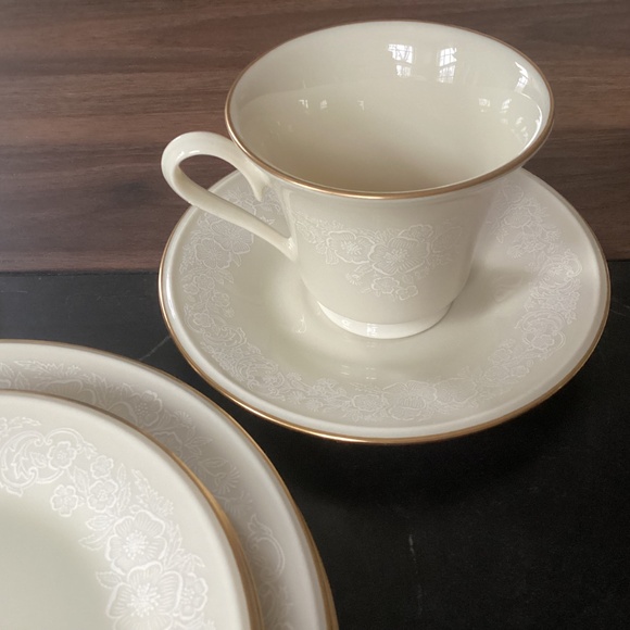 LENOX Special Ivory Floral Gold Trim 8 ps lot cups saucers bread salad plates US